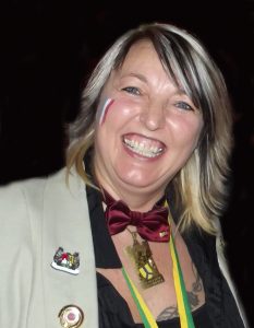 2. Kassiererin (Sylvia van Elst)